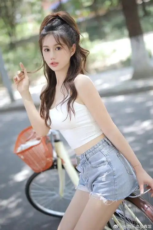 又是谁的青春呢？詹姆斯赛前和安东尼、麦迪拥抱寒暄